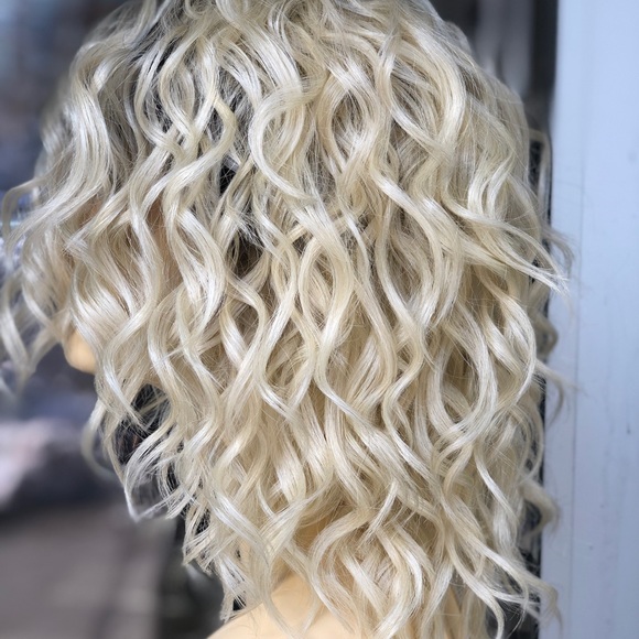Short ombré blonde bob Lacefront wig curly - Picture 4 of 7
